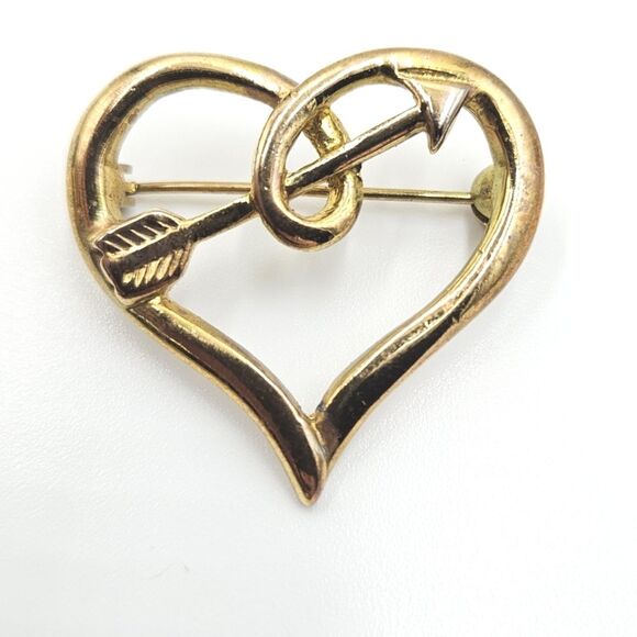 Vintage Goldtone Pierced Cupid Heart & Arrow Pin Brooch - Picture 2 of 7